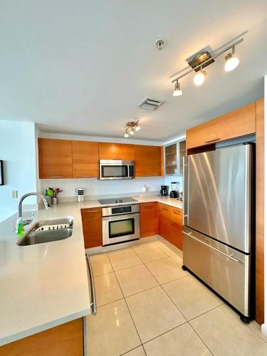 Stylish and Spacious Condo Prefect to Enjoy Miami! photo 5