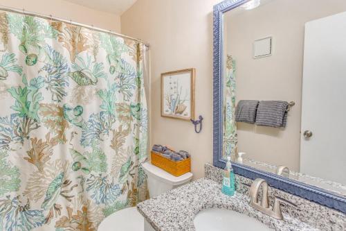 Ένα μπάνιο στο Calabash Condo Close to Coast and Fishing