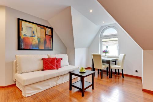 Sopot Vegas Apartment near the Beach by Noclegi Renters