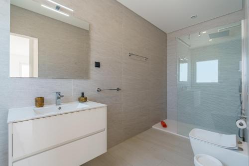 Ένα μπάνιο στο Villa Carpe Diem, stunning villa with ocean view