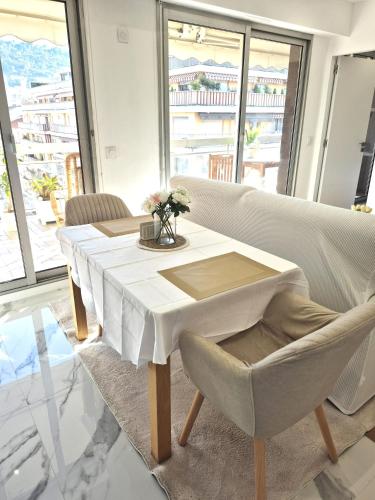 Posezení v ubytování Superbe Appartement Luxueux Spacieux 50 m2 Port Nice