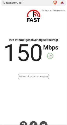 a screenshot of a cell phone with the fast fast logo at Fichtenwald - Hundefreundlich, Sauna, Pool, Dachterrasse, Wald & See in Möhnesee