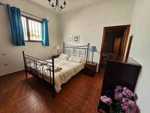 Casa Georgiana, central Playa Blanca, private heated pool