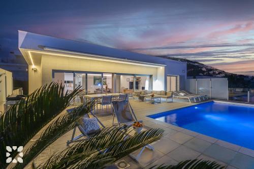 Villa Yansa by Abahana Villas