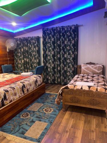 Katil atau katil-katil dalam bilik di Hotel Grand Nishat