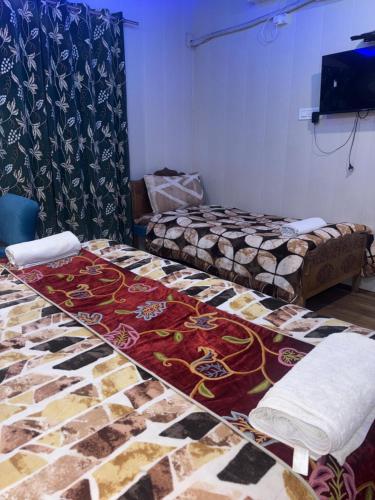Katil atau katil-katil dalam bilik di Hotel Grand Nishat