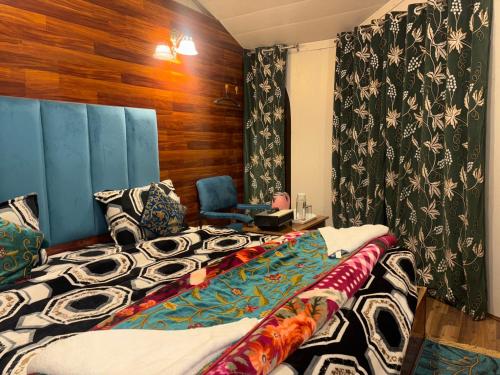 Katil atau katil-katil dalam bilik di Hotel Grand Nishat