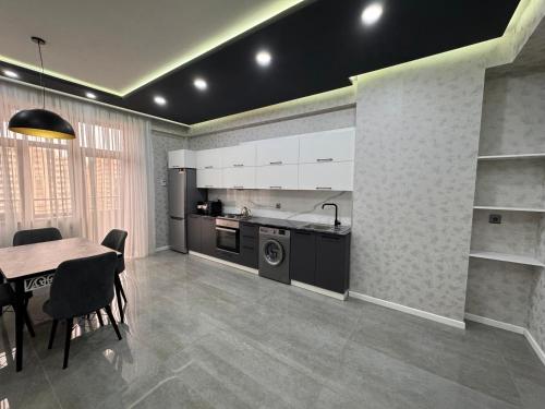 Kuchyň nebo kuchyňský kout v ubytování Demirchi Apartment