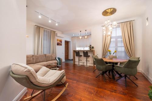 Khu vực ghế ngồi tại Soleil - shine of the old town, parking & sauna