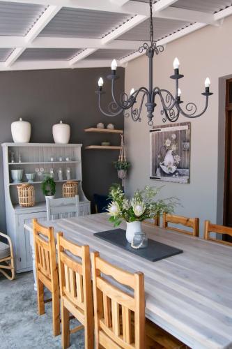 Una cocina o zona de cocina en Madeliefie Guest Accommodation