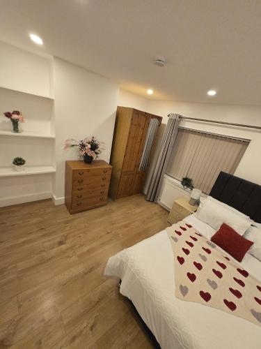 Katil atau katil-katil dalam bilik di Luxurious home away from home
