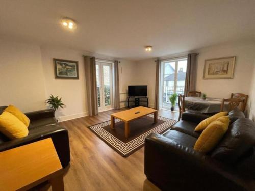 Ruang duduk di 4 Bradford Old Town Swindon, 2 Bedroom, Sleeps 5, Free Secure Parking, Wifi, Long Stay Disc