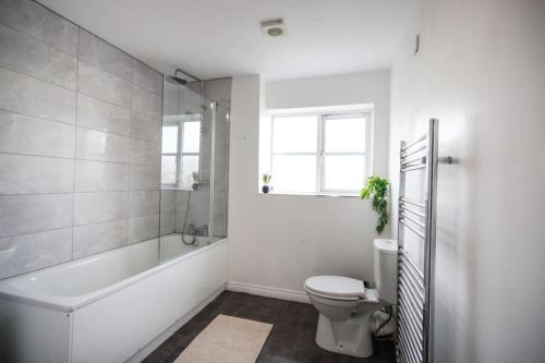 Snowberry Close - Contractors Long Stay by ShortStayUK photo 14