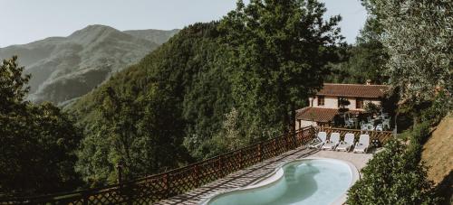 a resort with a swimming pool in the mountains at Agriturismo Le Scope in Molazzana
