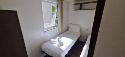 Postel nebo postele na pokoji v ubytování Mobile Home dans Camping 4 étoiles