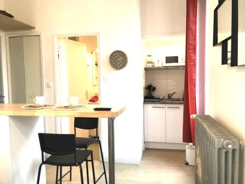 LE CASTEL LILY - Calme - Face aux Parcs - Immeuble de caractère