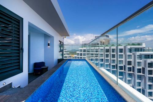 a swimming pool on the balcony of a building at Mandala Cham Bay Hotel Mũi Né in Mui Ne