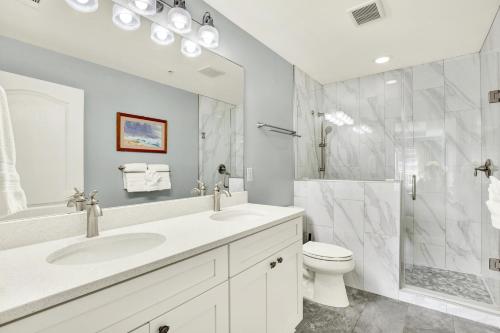Un baño de Beachside Colony Unit 613