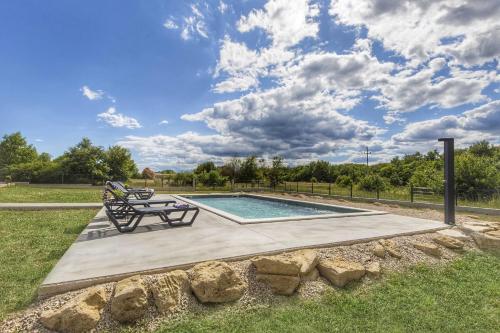 Πισίνα στο ή κοντά στο Apartment Mirna with Swimming Pool