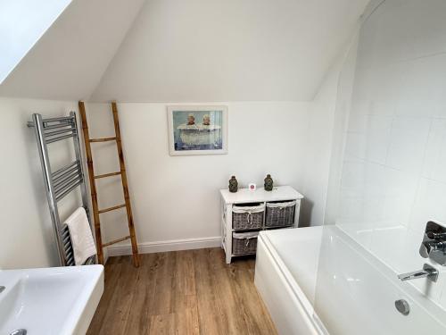 Ένα μπάνιο στο New England Cottage