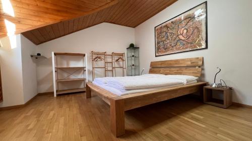 a bedroom with a bed and a painting on the wall at NEW Suite mar e monti in Appiano sulla Strada del Vino