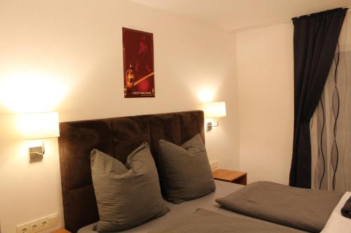 Katil atau katil-katil dalam bilik di Burghotel - Das Original