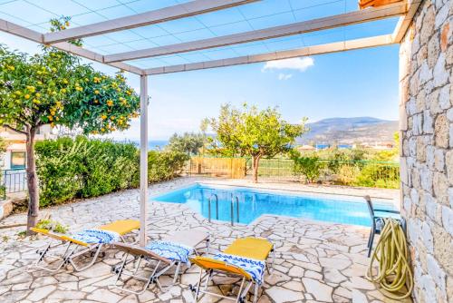 Πισίνα στο ή κοντά στο Villa Palataki I