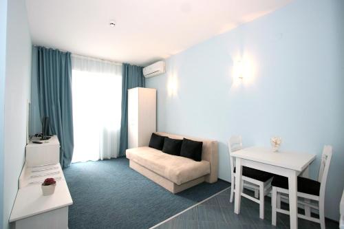 A seating area at Sunny Beauty Palace Hotel
