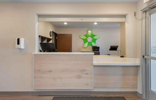 an office with a green star on the wall at Extended Stay America Suites - Minneapolis - Airport - Mendota Heights in Mendota Heights