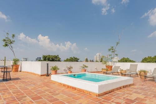 a pool on a brick patio with chairs and a table at Casa Monarcas - Victoria (with AC) in Guadalajara