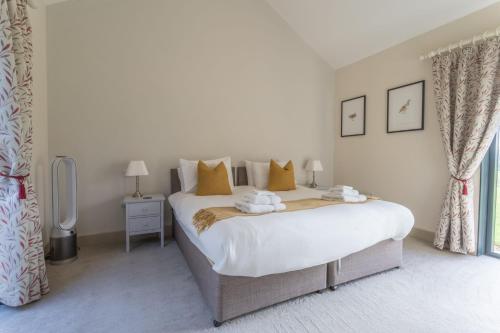 Una cama o camas en una habitación de Partridge