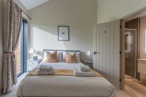 Una cama o camas en una habitación de Partridge