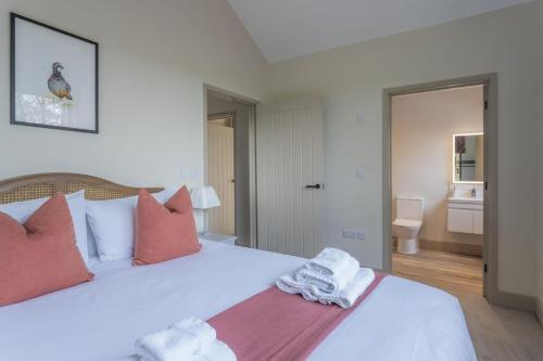 Una cama o camas en una habitación de Partridge