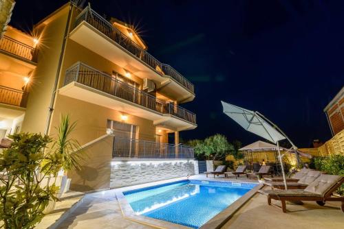 MY DALMATIA - Penthouse Apartment Zadar with shared pool