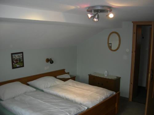 Katil atau katil-katil dalam bilik di Haus Mooshof