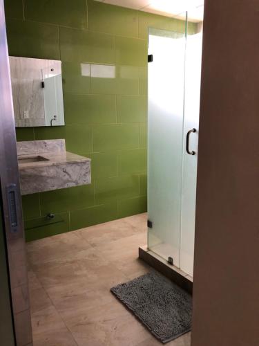 Bilik mandi di Casa Poniente