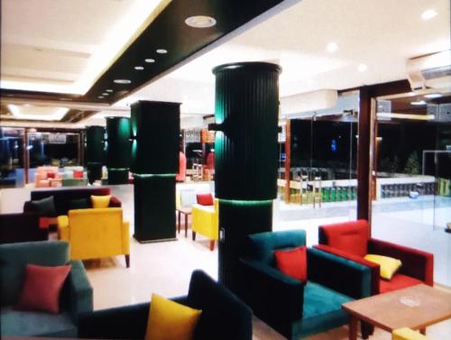 Posezení v ubytování Emirates Hotel