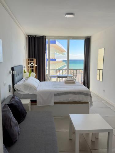 Inviting Studio with Sea View