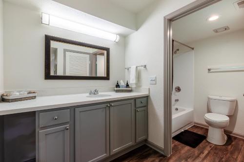 a bathroom with a sink and a toilet at MedCenter Apt Studio-NRG Prox in Houston
