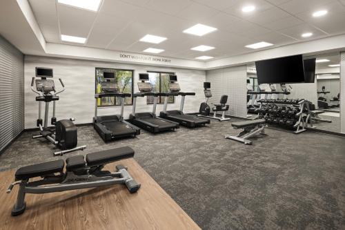 Das Fitnesscenter und/oder die Fitnesseinrichtungen in der Unterkunft Fairfield by Marriott Inn & Suites Cedar Rapids North