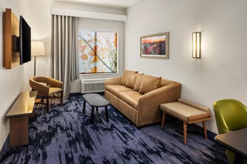 Ein Sitzbereich in der Unterkunft Fairfield by Marriott Inn & Suites Cedar Rapids North
