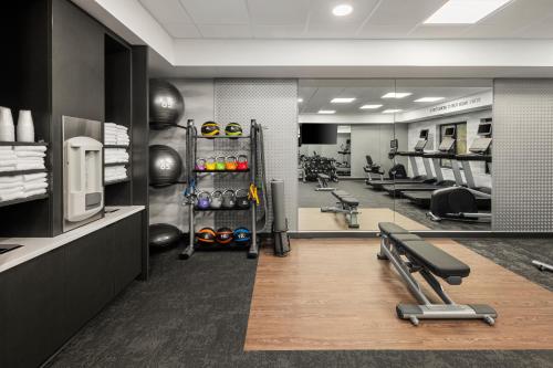 Das Fitnesscenter und/oder die Fitnesseinrichtungen in der Unterkunft Fairfield by Marriott Inn & Suites Cedar Rapids North