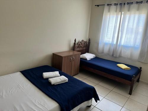 Katil atau katil-katil dalam bilik di Apartamento com varanda