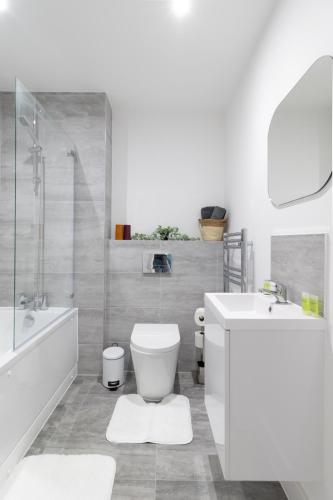 Ένα μπάνιο στο Open Mind Property - 2 Bedroom Flat