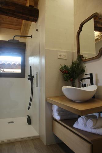 a bathroom with a sink and a shower at HOTEL RURAL SANTUI in Horcajuelo de la Sierra