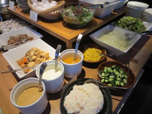 ホテルの敷地内または近くでの食事または食べ物
