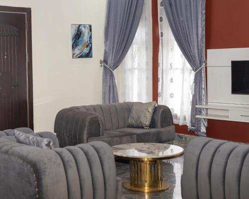 Posezení v ubytování Rehoboth Apartments Asaba