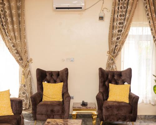 Posezení v ubytování Rehoboth Apartments Asaba