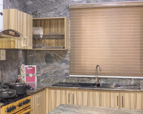 Kuchyň nebo kuchyňský kout v ubytování Rehoboth Apartments Asaba