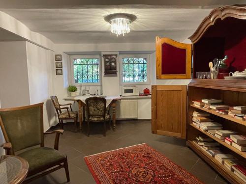 Dapur atau dapur kecil di Ferienwohnung der besonderen Art in Villa am Glan